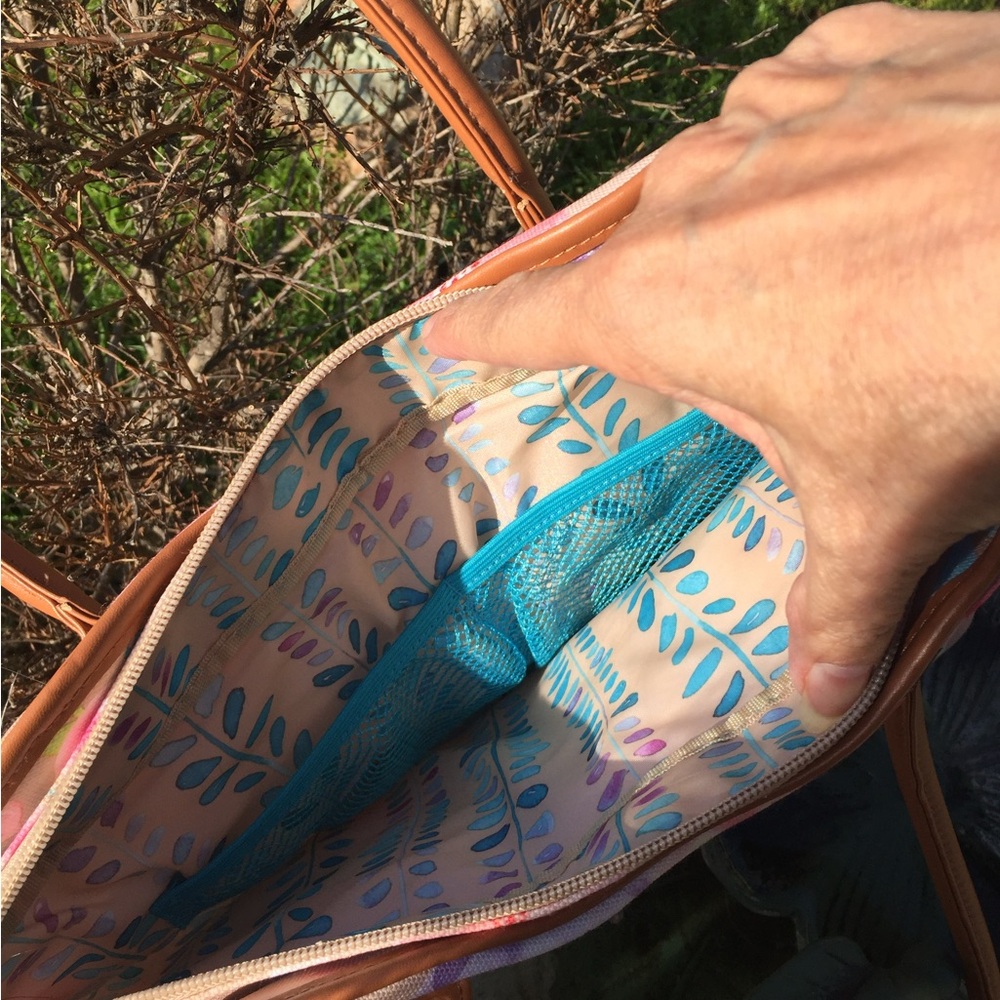 Canvas bag in fresh spring floral print - Picture 2 of 7